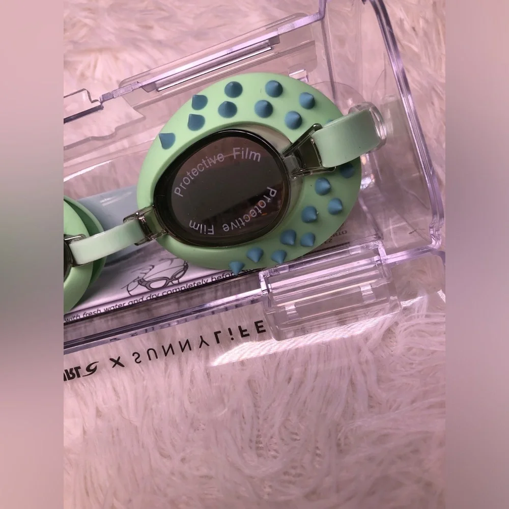 Rip Curl NWT Mint Green Kids Swim Goggles with Turtle Surfing Charm